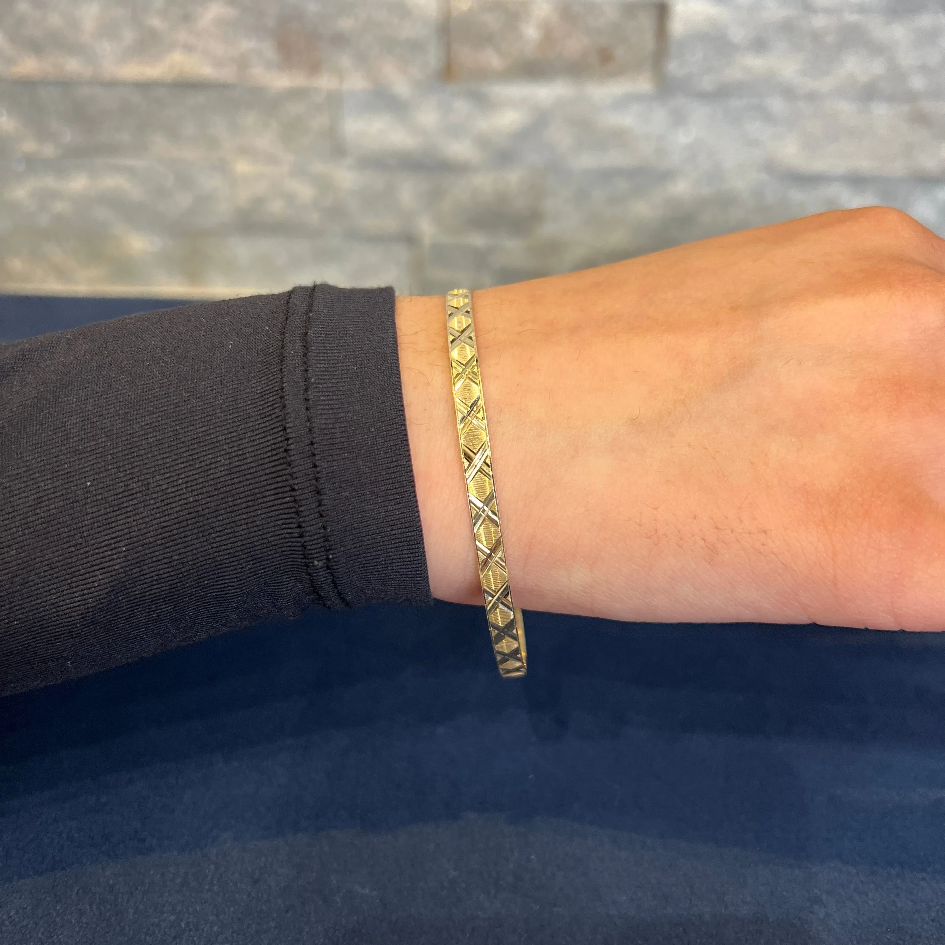 10K Gold (4mm) Diamond Cut Slip On Bangle