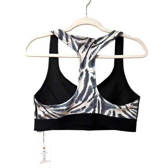 Good American Reversible Double Knit Sports Bra in Peyote Zebra (4 / XL)