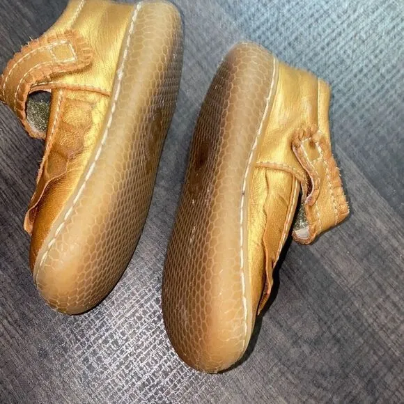 LIVIE &amp; LUCA gold slip on Mary Jane shoes size 5 toddler girl