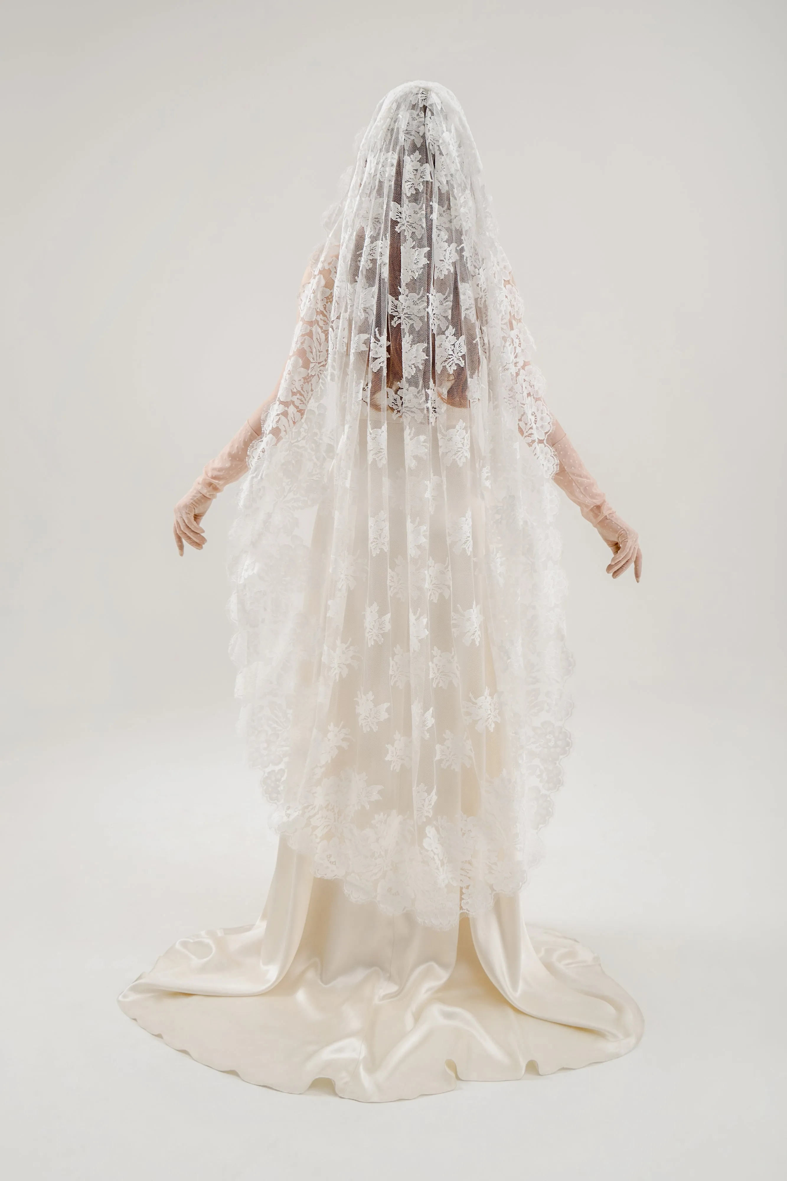 Mckenzie Mantilla Veil