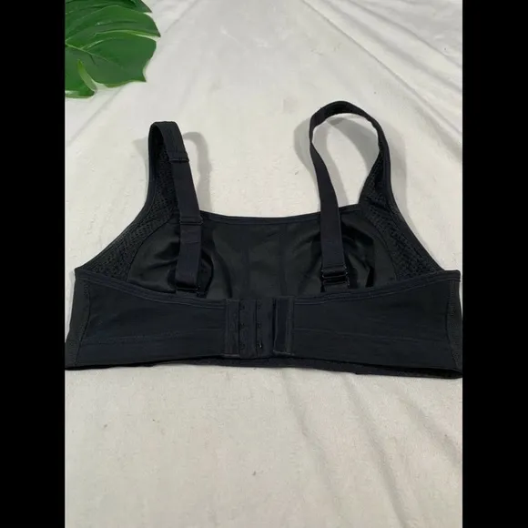 NEW‎ New Balance Breakthrough High Impact Sports Bra in Black [SZ 32D US]
