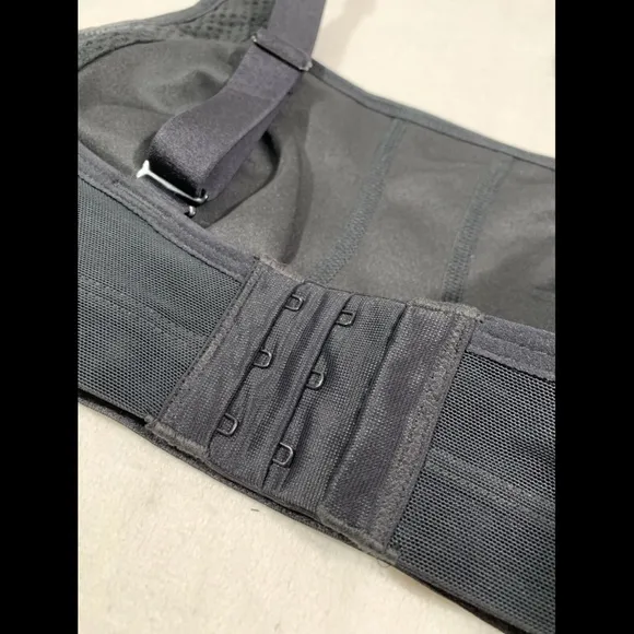 NEW‎ New Balance Breakthrough High Impact Sports Bra in Black [SZ 32D US]