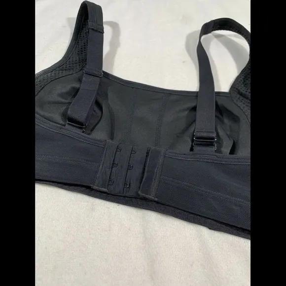 NEW‎ New Balance Breakthrough High Impact Sports Bra in Black [SZ 32D US]