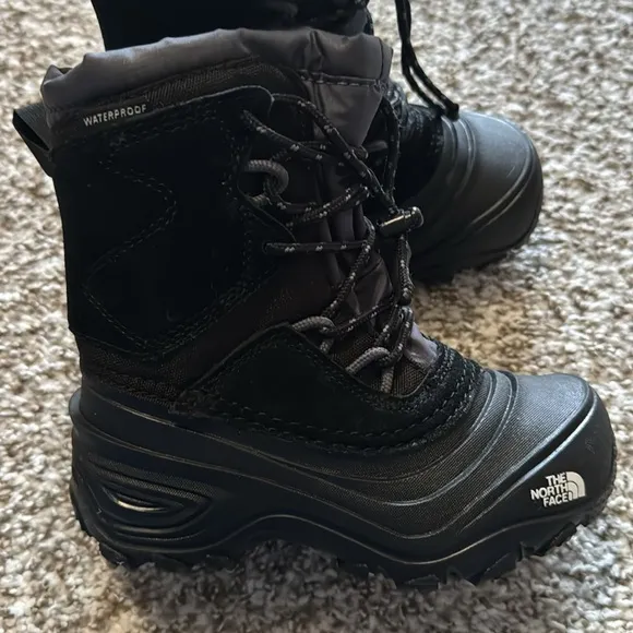 NEW THE NORTH FACE Boys Black Alpenglow V Waterproof Boot Size 11