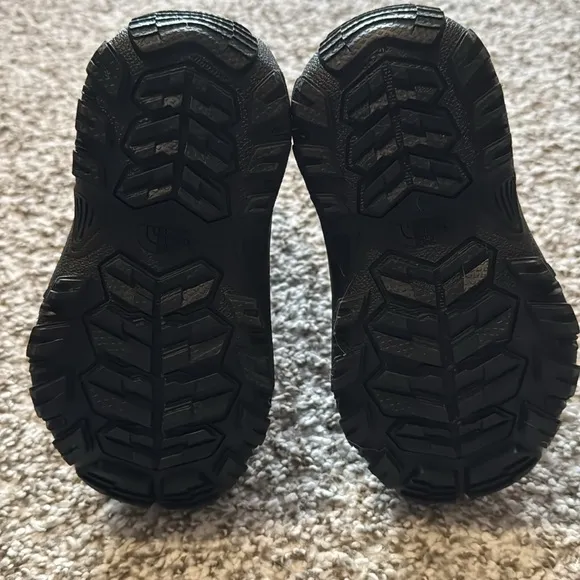 NEW THE NORTH FACE Boys Black Alpenglow V Waterproof Boot Size 11