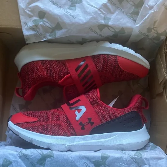 NIB Under Armour boys BGS Surge slip on sneakers size 4.5