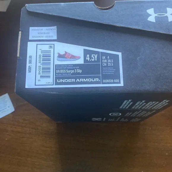 NIB Under Armour boys BGS Surge slip on sneakers size 4.5
