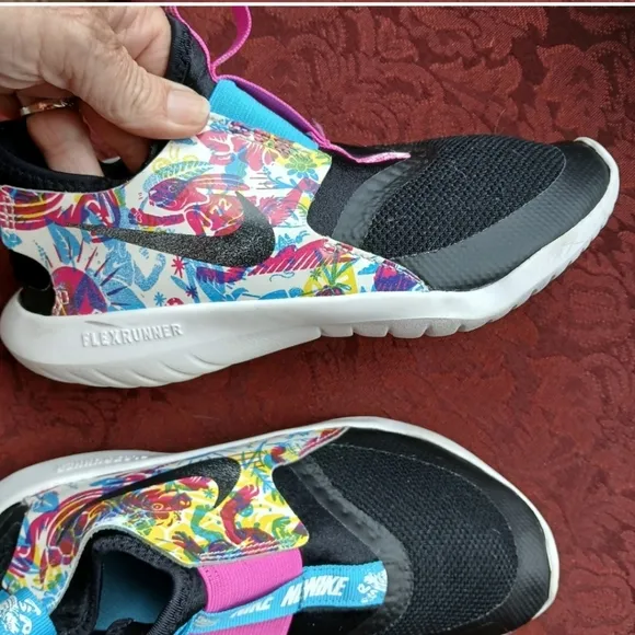 NIKE Fable Tortoise&amp;Hare PullOn