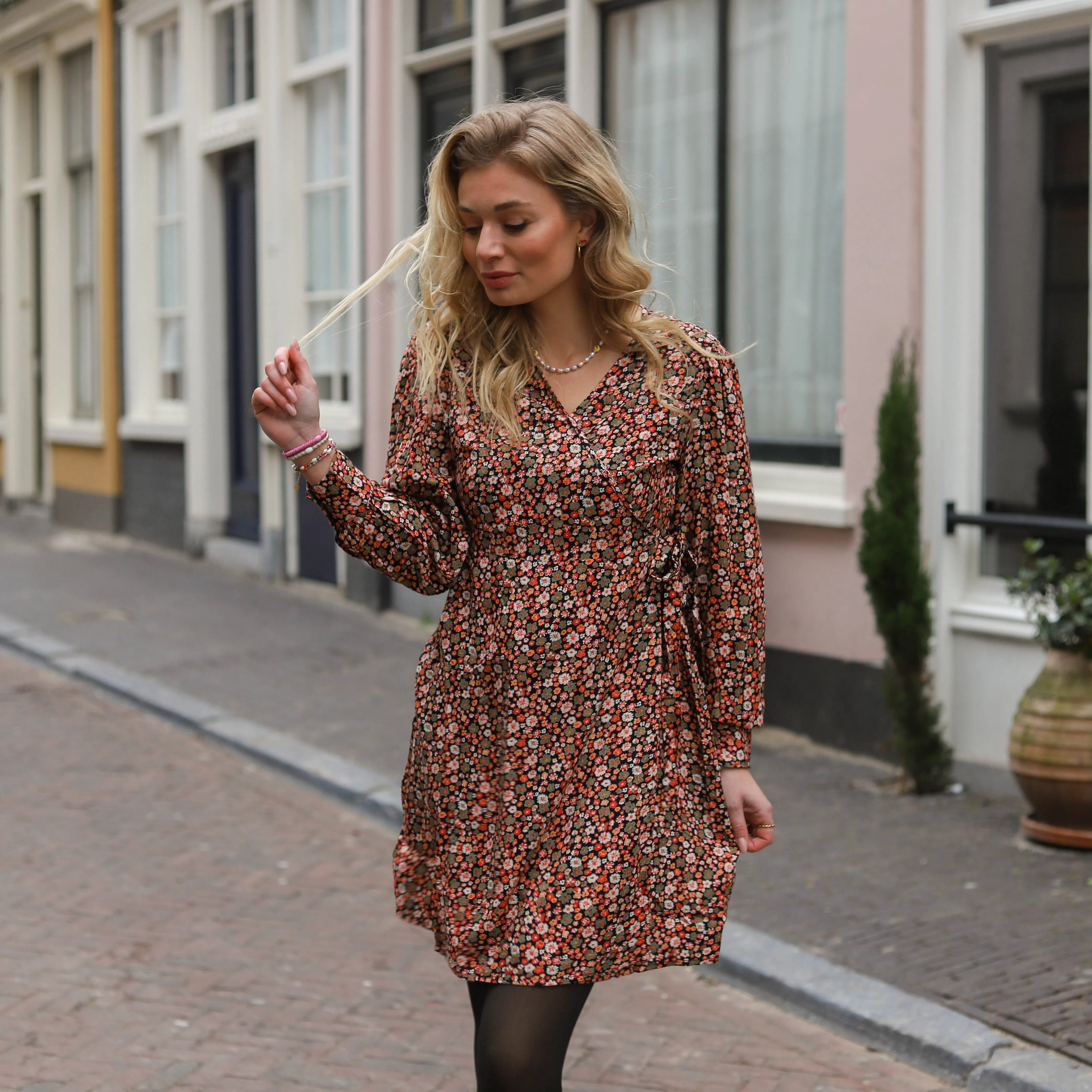 Nya wrap dress black orange