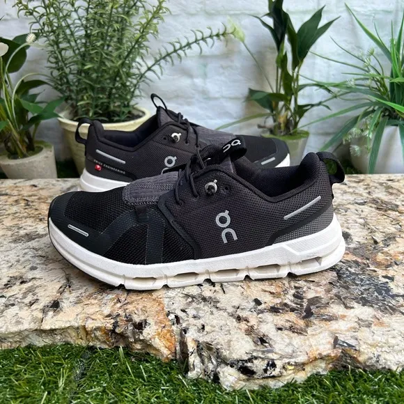 ON Cloud Sky for Youth | Black &amp;Eclipse  unisex SIZE 3.5Y gently used
