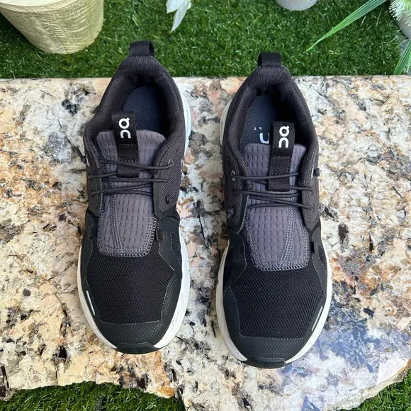ON Cloud Sky for Youth | Black &amp;Eclipse  unisex SIZE 3.5Y gently used