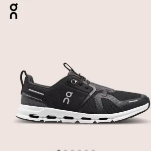 ON Cloud Sky for Youth | Black &amp;Eclipse  unisex SIZE 3.5Y gently used