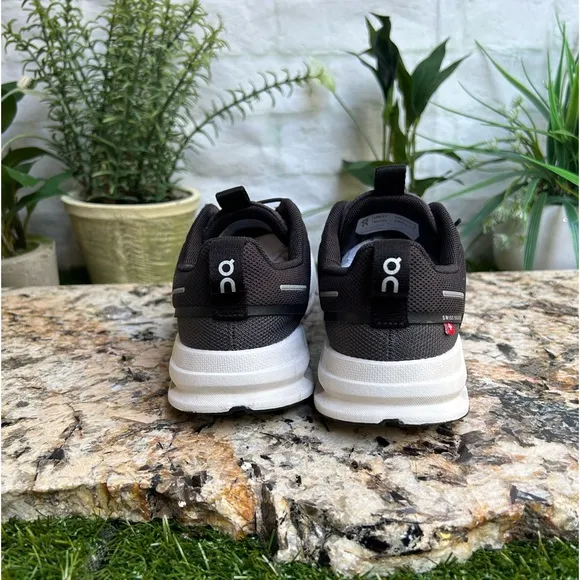 ON Cloud Sky for Youth | Black &amp;Eclipse  unisex SIZE 3.5Y gently used
