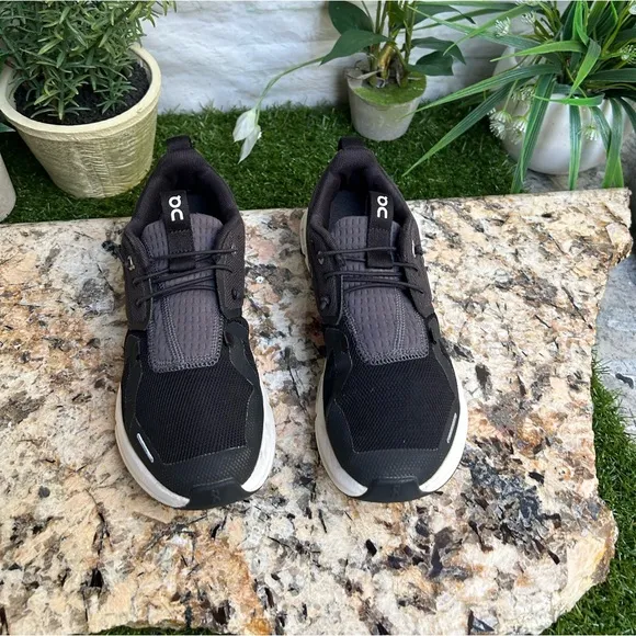 ON Cloud Sky for Youth | Black &amp;Eclipse  unisex SIZE 3.5Y gently used