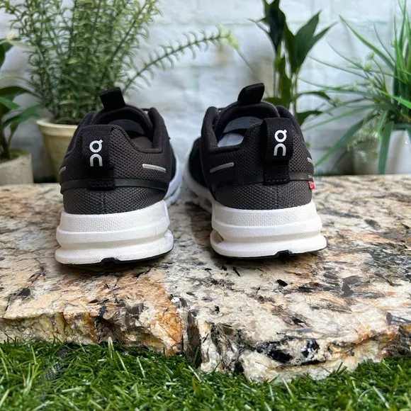 ON Cloud Sky for Youth | Black &amp;Eclipse  unisex SIZE 3.5Y gently used