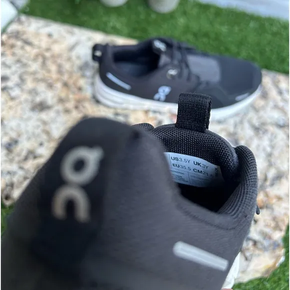 ON Cloud Sky for Youth | Black &amp;Eclipse  unisex SIZE 3.5Y gently used