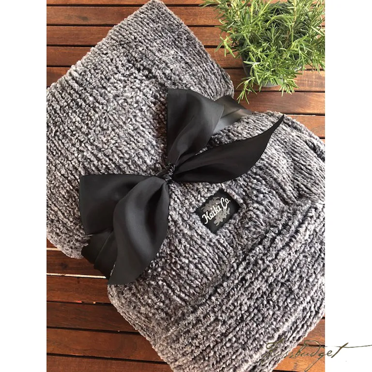 ONYX WEAVE COUTURE THROW