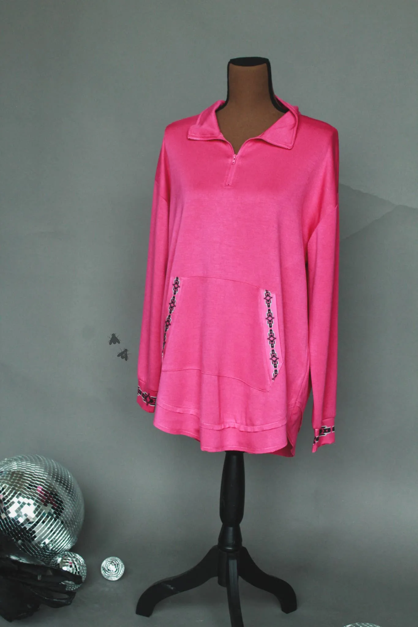 TOTALLY DOLLY ZIP TOP