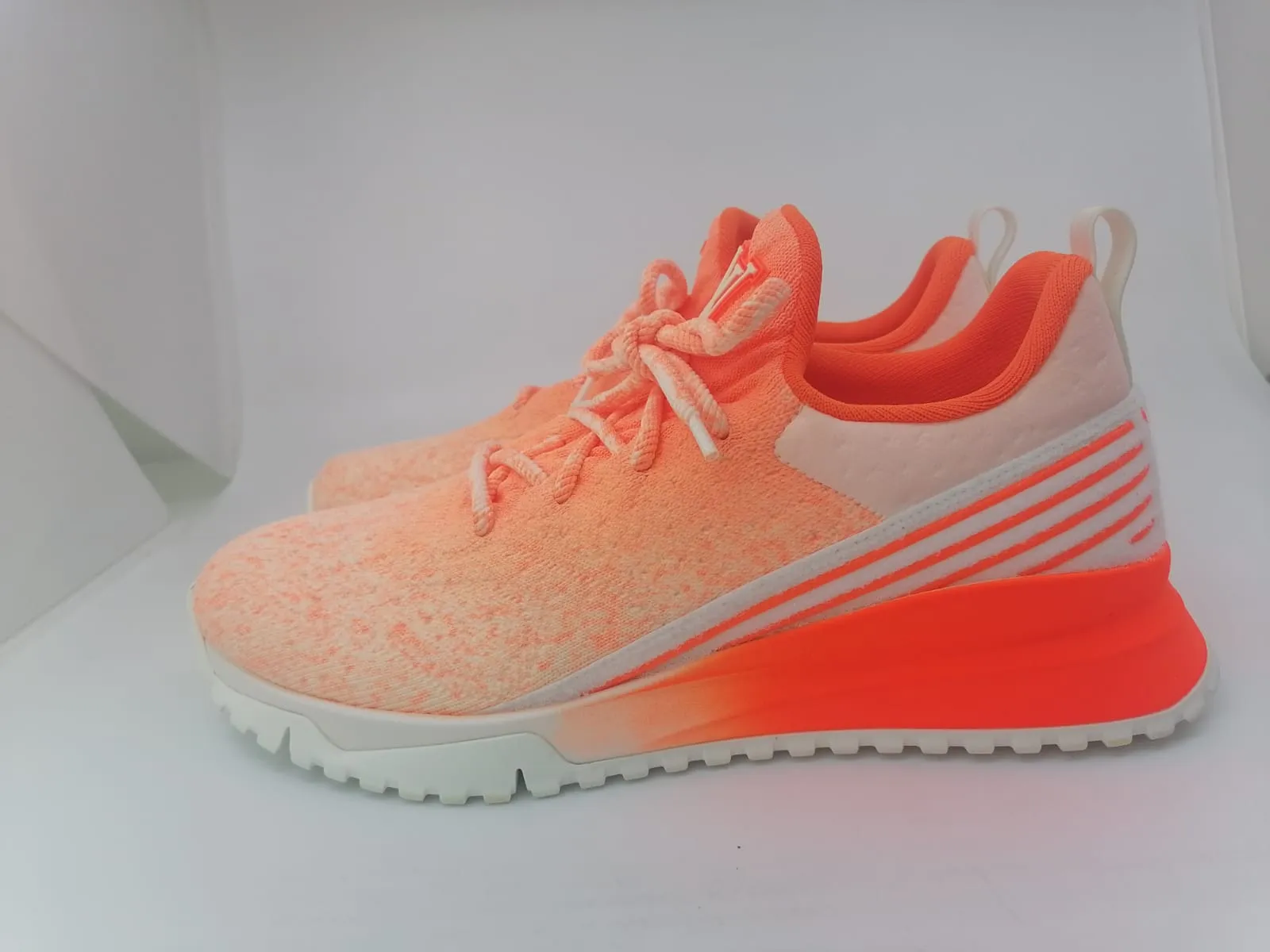 V.N.R. Sneaker