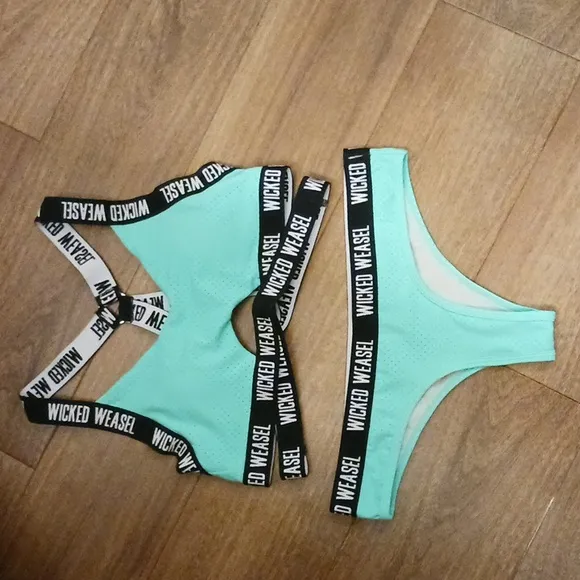 Wicked Weasel Activewear. NWOT. Small. Black &amp; Teal / Light Green Blue iss Color